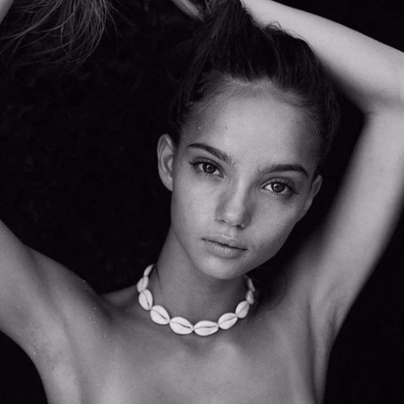 'Shoreline' White Shell Beach Choker Necklace - Picture 4 of 11